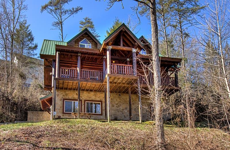 Exterior Smoky Mountains 4BR cabin rental. at A Great Escape in Gatlinburg TN