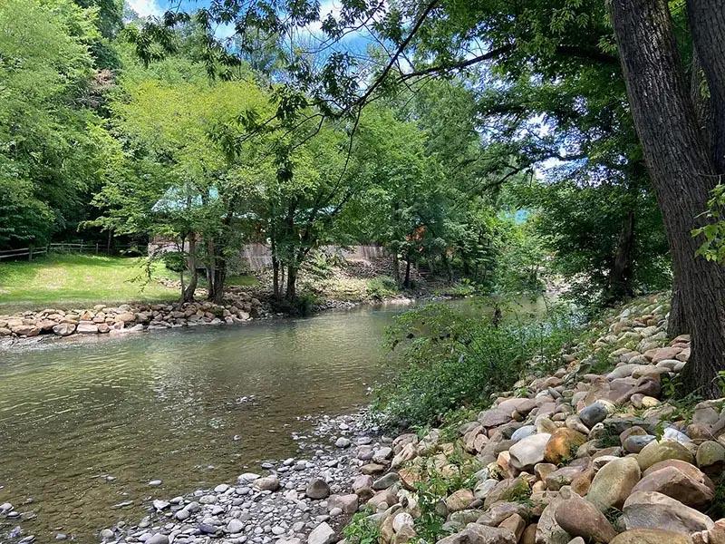 River Waltz cottage along the Little Pigeon River, Pigeon Forge Tennessee. at River Waltz in Gatlinburg TN