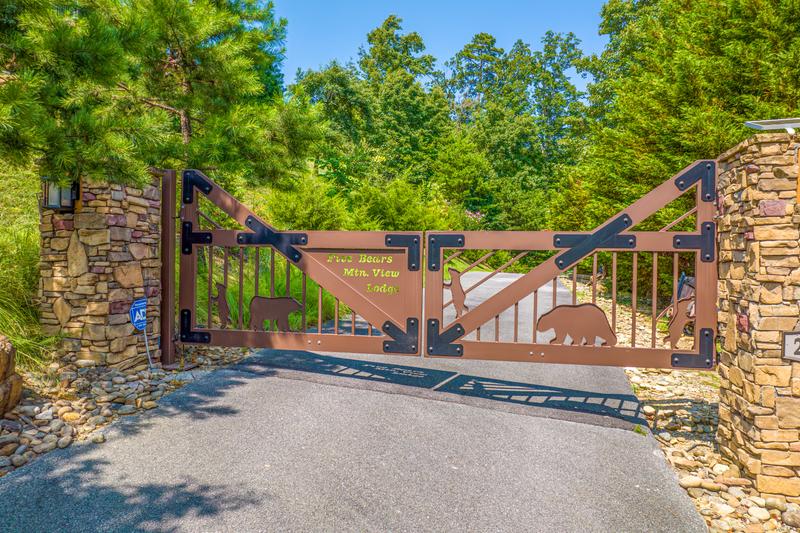 Private Drive to Five Bears Mountain View Lodge. at Five Bears Mountain View Lodge in Gatlinburg TN