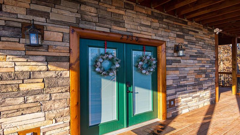 Christmas cabin rental with reefs. at Morning View in Gatlinburg TN