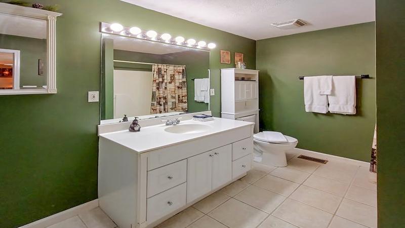 Plenty of room to get ready in this spacious bath. at Bear Splashin Fun in Gatlinburg TN