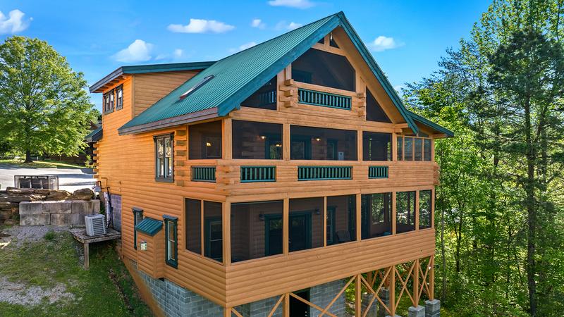 Smoky Mountains Moonlight Pines Lodge 3 bedroom cabin exterior. at Moonlight Pines Lodge in Gatlinburg TN