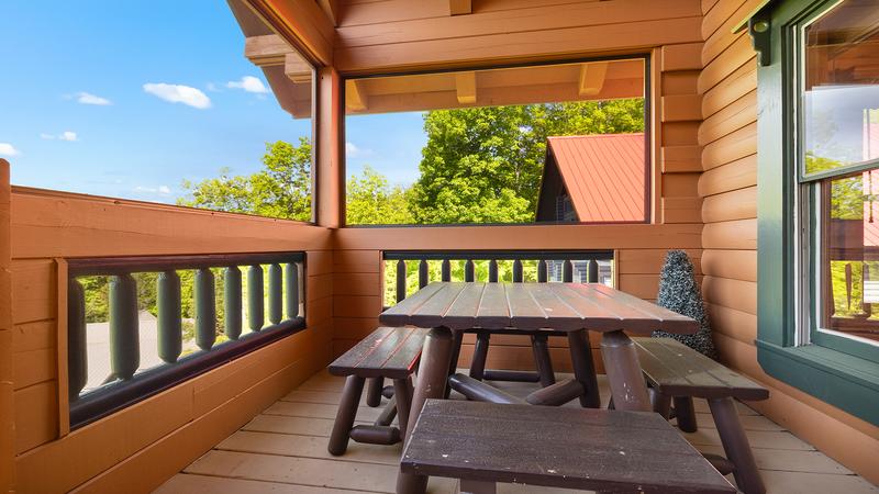 Enjoy family picnics  at Moonlight Pines Lodge in Gatlinburg TN