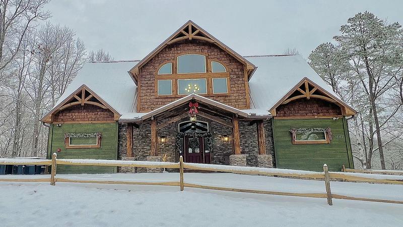 Celebrate the Christmas season in this spectacular Smoky Mountains cabin rental.