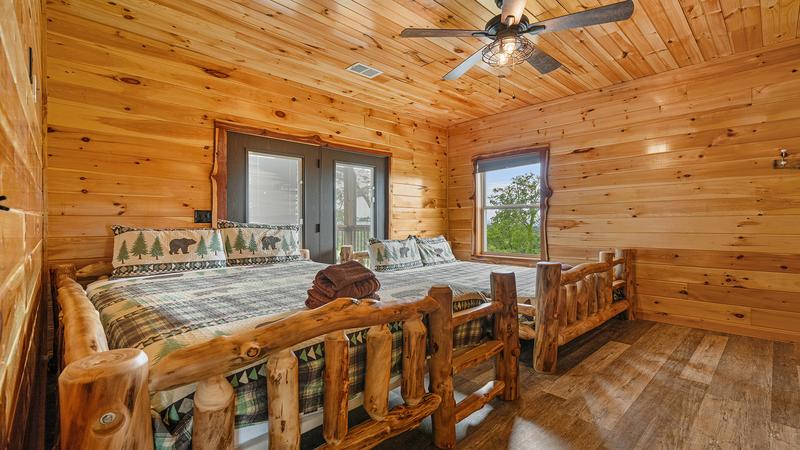 Third bedroom at Morning View cabin.