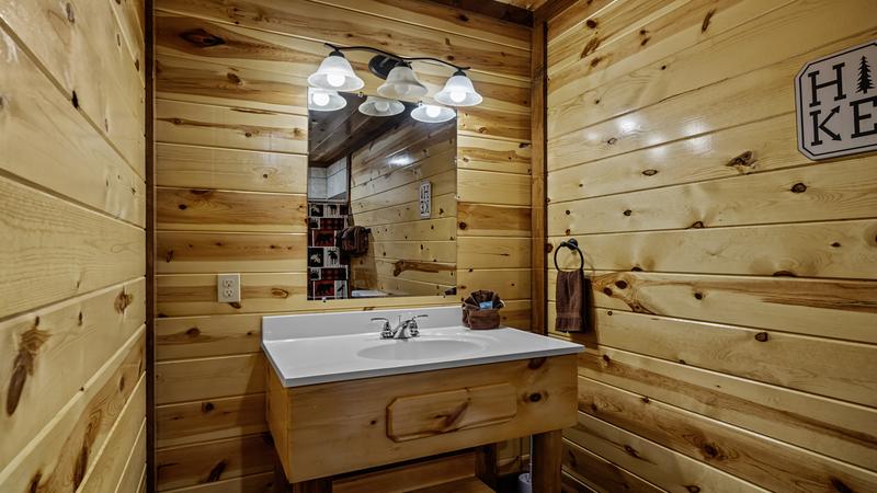 Your lovely Smoky Mountains cabin has 8 seperate sinks from which to get ready.