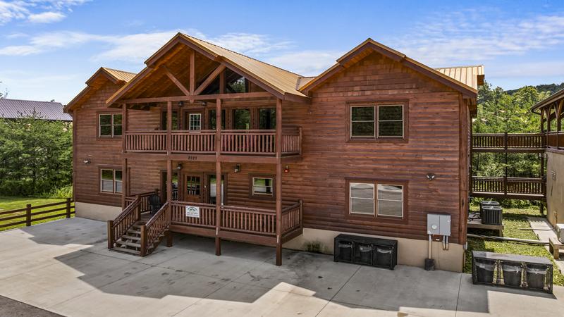 Exterior view of Cabin Fever Vacation in the Tennessee Smoky Mountains.