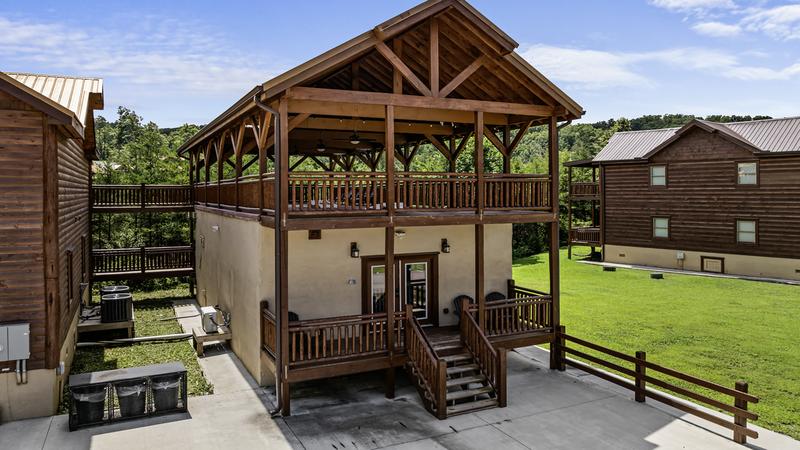 Cabin with private swimming pool.