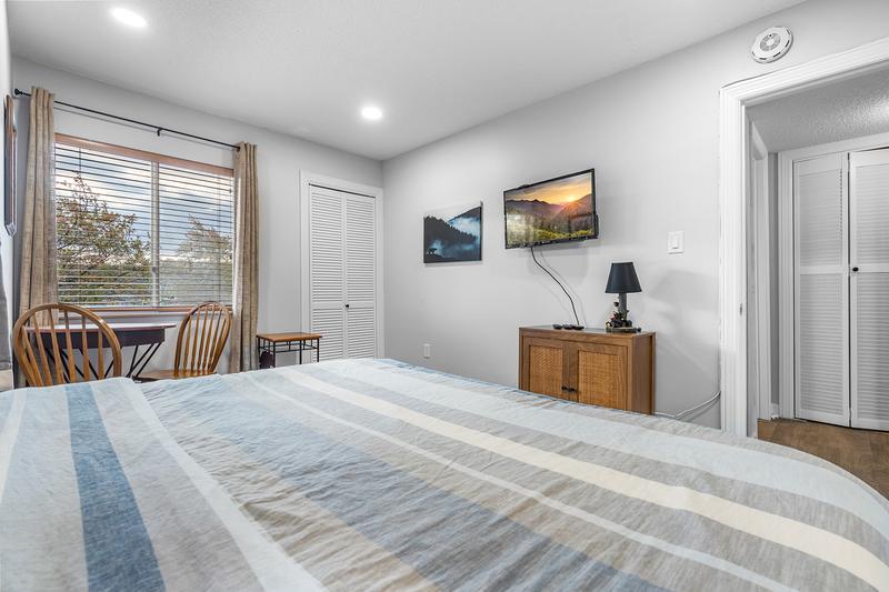 TV & King Bed Second bedroom's view of the Smoky Mountains.