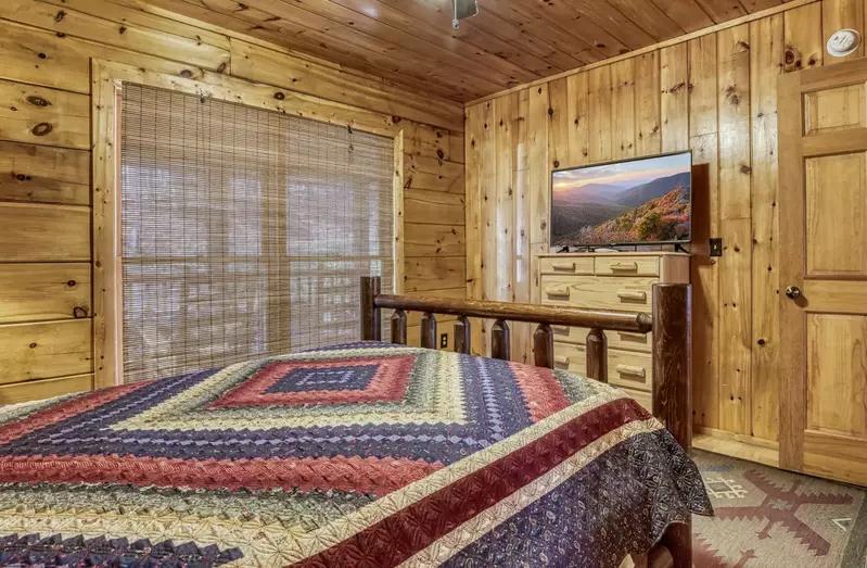 A closer look at Secluded Mountain Hideaways With Library And Bar