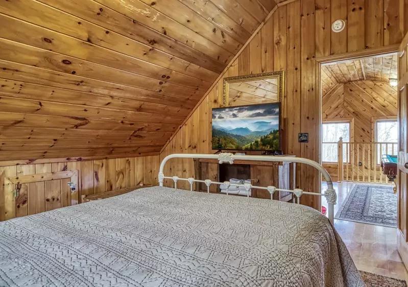 Picture of The Secluded Hideaway :: Smoky Mountain Dream Vacations