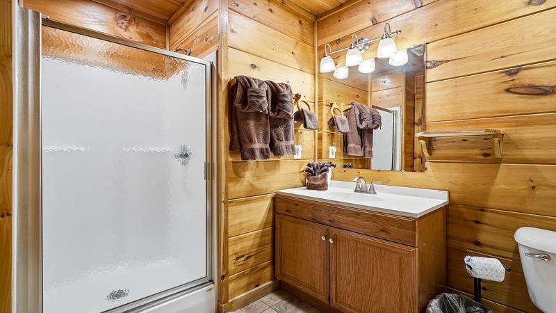 Third Bedroom Full Bath The full bath in your cabin's third bedroom.