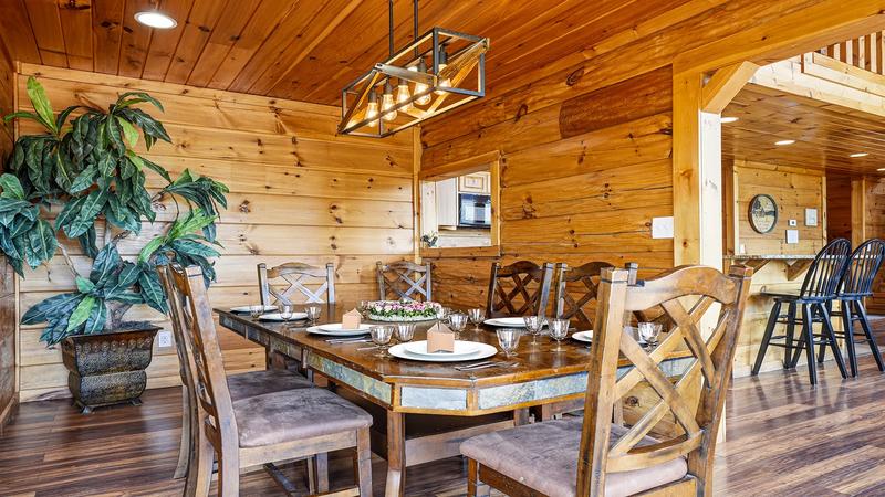 Cabin Rental Dining Table Enjoy family meals while taking in views of the mountains.