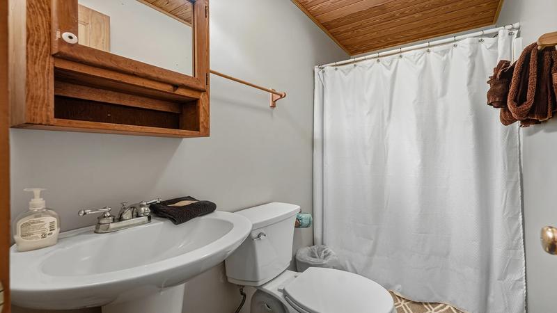 Cabin Rental Second Bath Second full bath at your Tennessee cabin rental.