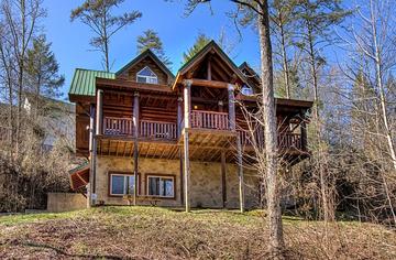 Exterior Smoky Mountains 4BR cabin rental. at A Great Escape in Gatlinburg TN