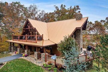 Alpine Oasis, a 6 Bedroom Smoky Mountains cabin rental. at Alpine Oasis in Gatlinburg TN