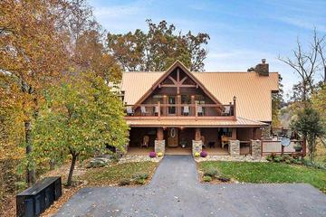 Big cabin in the Smokies close to attractions. at Alpine Oasis in Gatlinburg TN