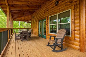 Eat meals in the great outdoors. at Morning View in Gatlinburg TN