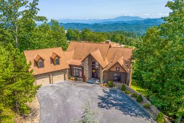 Five Bears Mountain View Lodge | Smoky Mountain Cabin Rentals