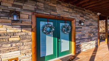 Christmas cabin rental with reefs. at Morning View in Gatlinburg TN