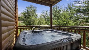 Smoky Mountains Family Hot Tub Enjoy memorable moments in this Smoky Mountains family sized hot tub.