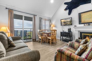 Spacious Gatlinburg Condo Your Gatlinburg condo's living space.