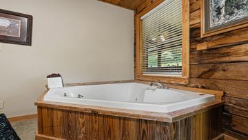 Second Bedroom With Jacuzzi Tub Cabin rental's second bedroom with Jacuzzi tub.